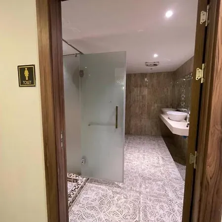 Apartment New! Pool View & Grand Avenue & *