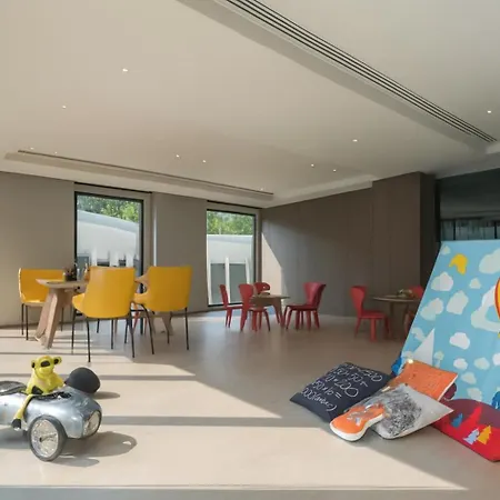 The Base High Floor And Seaview