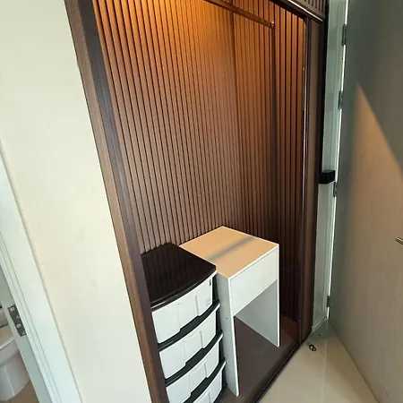Atlantis 1 Bedroom With Balcony, Pool & Gym Apartment *