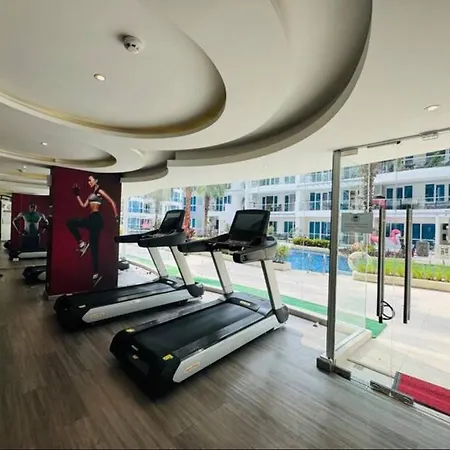 New! Pool View & Grand Avenue & Apartment