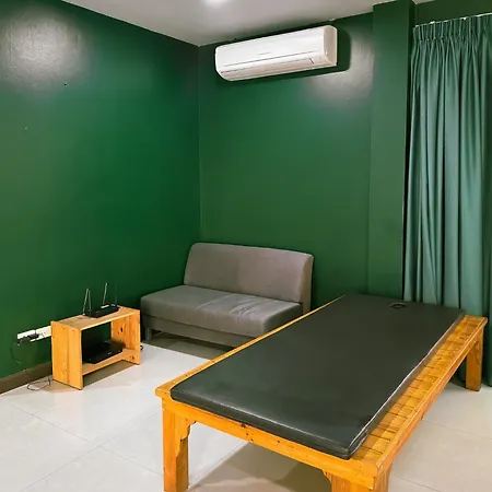 Magnitude 6 Bedroom In Pratumnak Apartment *
