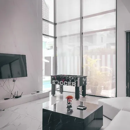 Magnitude 8 Bedroom In Palm Spring Pattaya