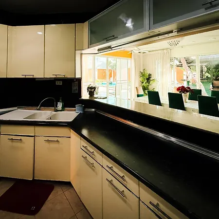 Magnitude 6 Bedroom In Pratumnak Apartment *