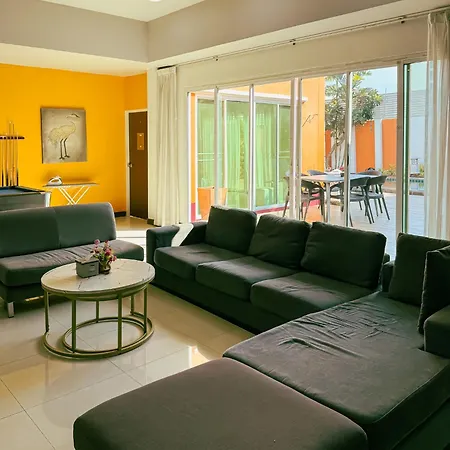 Magnitude 6 Bedroom In Pratumnak Apartment