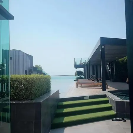 The Base Seaview * Pattaya