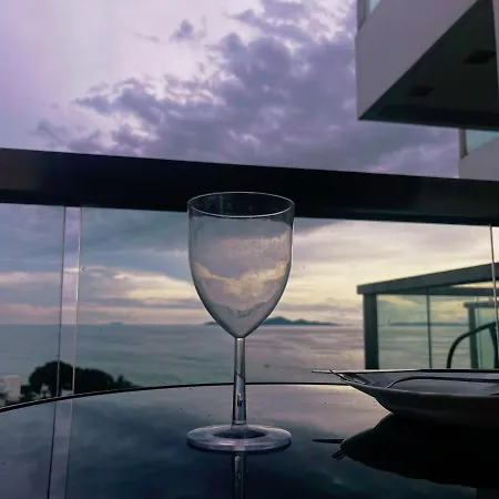 The Palm Sea View Apartment *