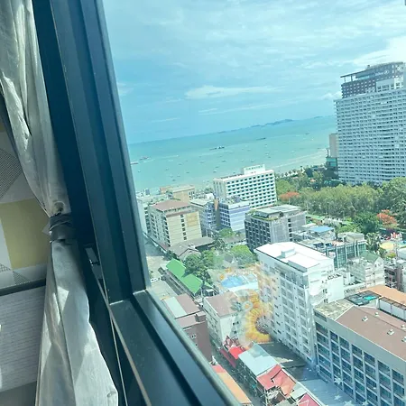The Base Seaview * Pattaya