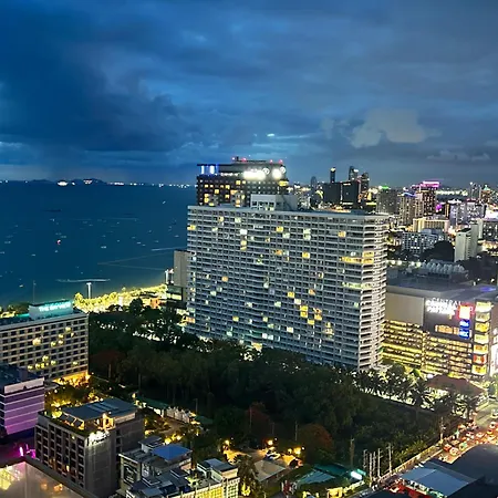 The Base Seaview * Pattaya