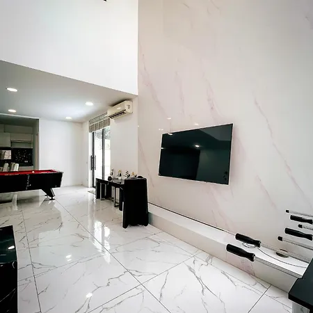 Apartment Magnitude 8 Bedroom In Palm Spring *