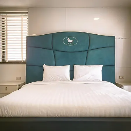 Magnitude 8 Bedroom In Palm Spring