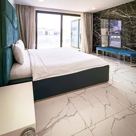 Apartment Magnitude 8 Bedroom In Palm Spring