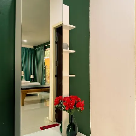 Magnitude 6 Bedroom In Pratumnak Apartment *