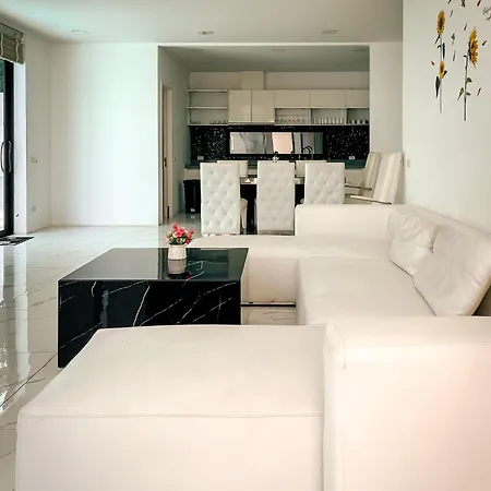 Apartment Magnitude 8 Bedroom In Palm Spring *