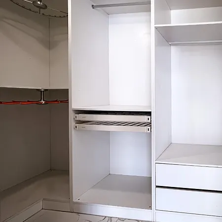 Magnitude 8 Bedroom In Palm Spring Apartment