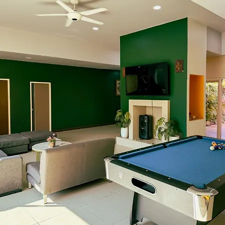 Magnitude 6 Bedroom In Pratumnak Apartment