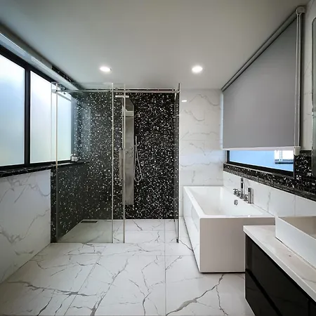 Magnitude 8 Bedroom In Palm Spring *