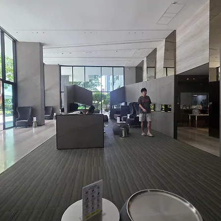 The Base Seaview Apartment *