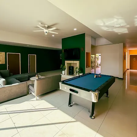 Magnitude 6 Bedroom In Pratumnak Apartment Pattaya