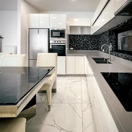 Magnitude 8 Bedroom In Palm Spring * Pattaya