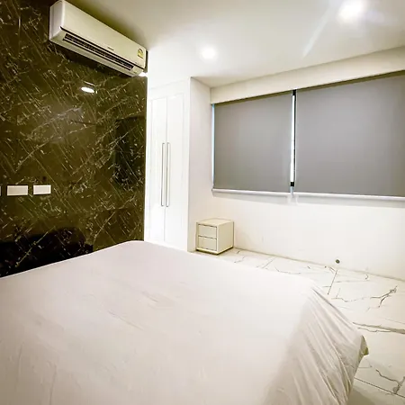 Magnitude 8 Bedroom In Palm Spring