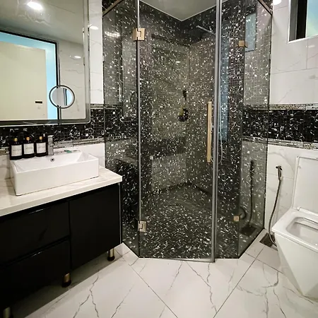 Magnitude 8 Bedroom In Palm Spring