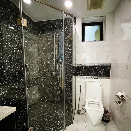 Magnitude 8 Bedroom In Palm Spring Apartment Pattaya