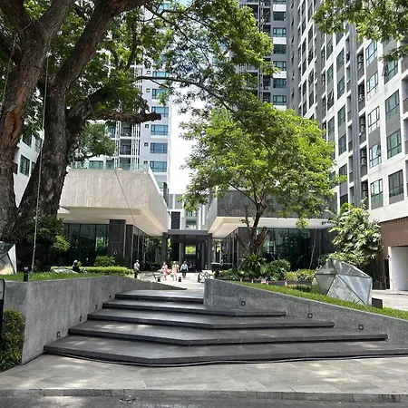 The Base Seaview Apartment *