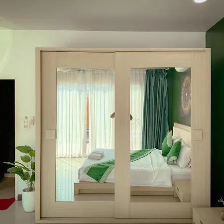 Magnitude 6 Bedroom In Pratumnak Apartment *