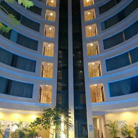 Four Seasons Place Hotel 4*