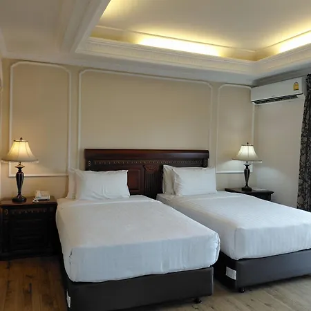 Hotel Four Seasons Place 4*