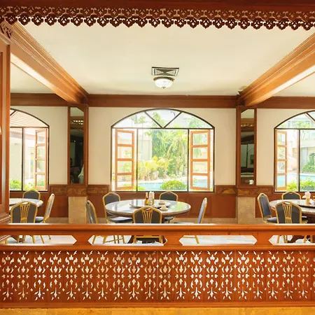 รายัล ทวินส์ พาเลซ โรงแรม 4*