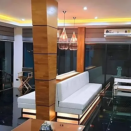 โรงแรม Nine Blue 3*