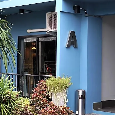 Nine Blue โรงแรม 3*