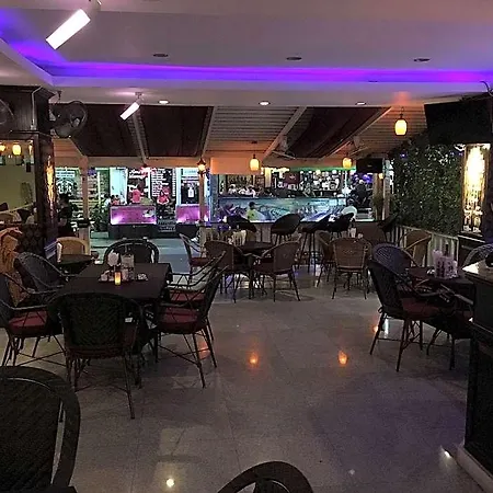 Zip & Restaurant โรงแรม