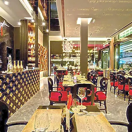 Tsix5 Quarter โรงแรม