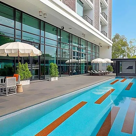 Tsix5 Quarter โรงแรม