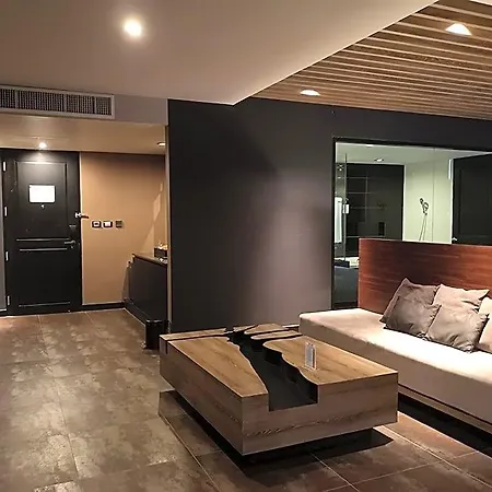 Tsix5 Quarter โรงแรม