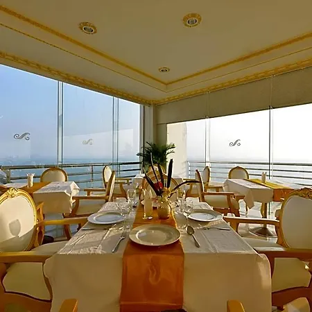 Adriatic Palace โรงแรม