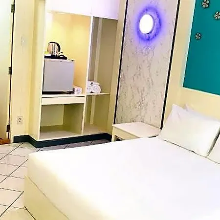 At Nine Hotel 2*