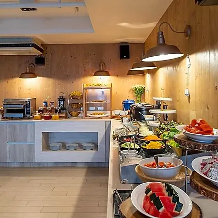 Mayaana - Formerly Golden Tulip โรงแรม