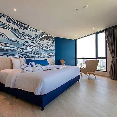 Brighton Grand & Convention Hotel 5*