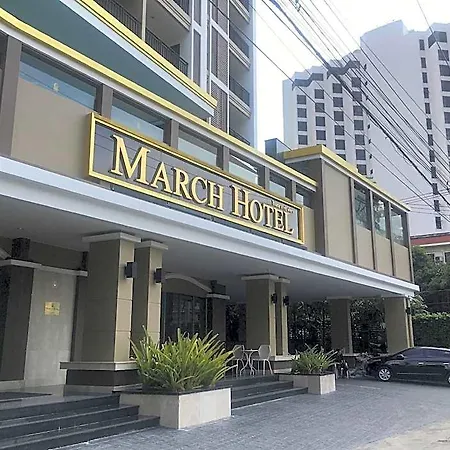 March Hotel 3*