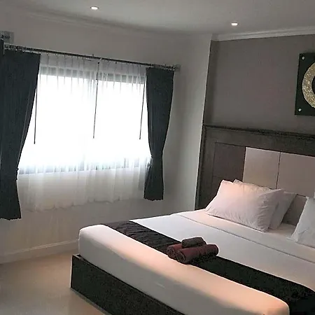 โรงแรม Baan Sila 3*