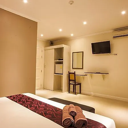 โรงแรม Baan Sila 3*