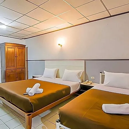 Sutus Court 1 Hotel 3*