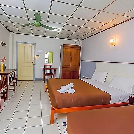 Hotel Sutus Court 1 3*