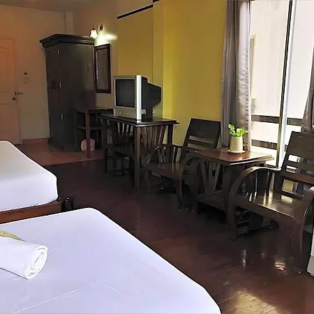 บ้านทะเล โรงแรม 2*