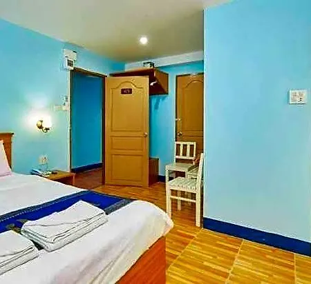 Blue House Hotel 2*