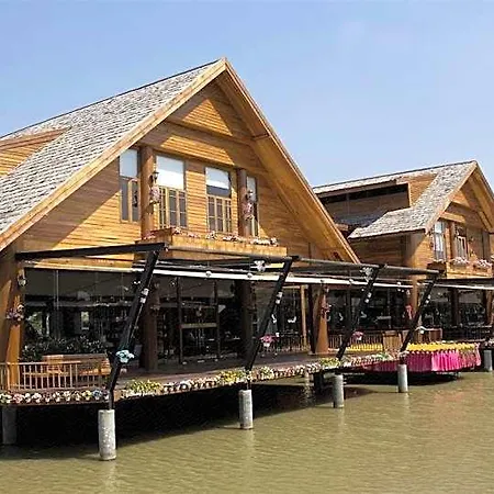 Hotel Baboona Beachfront Living Pattaya