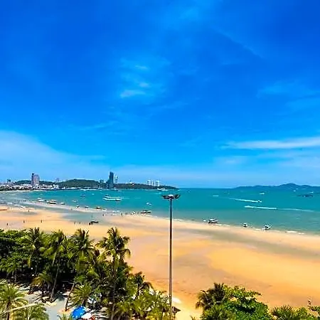 Hotel Baboona Beachfront Living Pattaya
